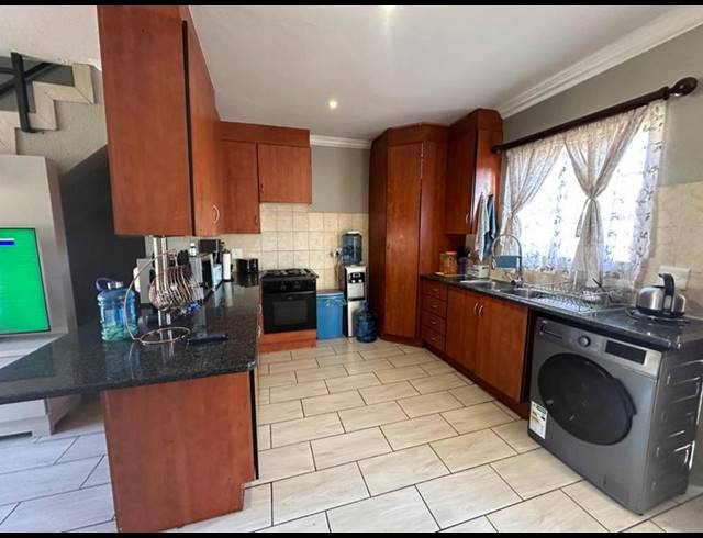 3 BEDROOM TOWNHOUSE FOR SALE IN ANNLIN